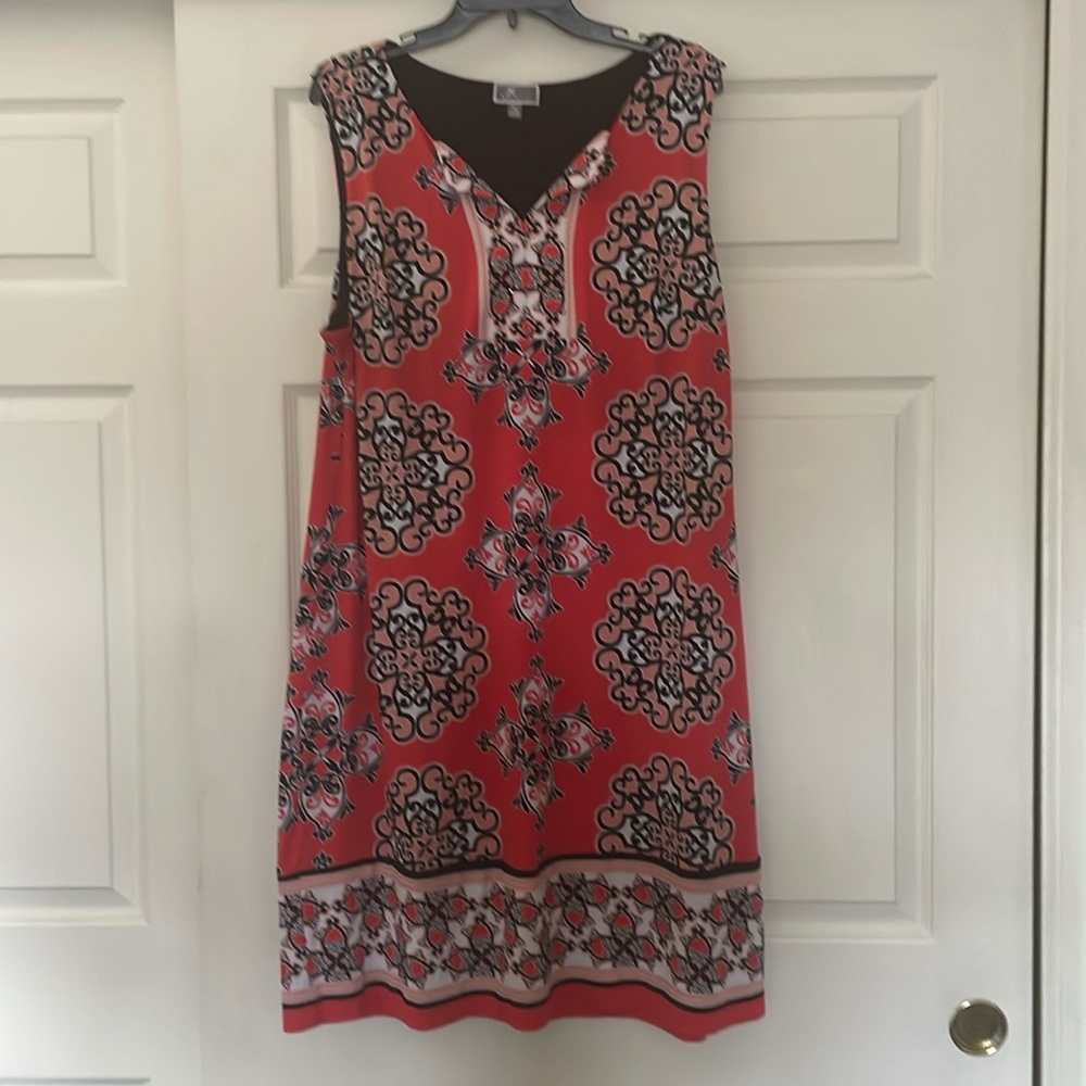 Flowy sleeveless pink dress